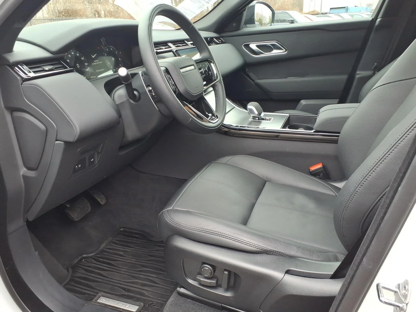 Certified Used 2026 Fuji White 1aa Land Rover S image 17