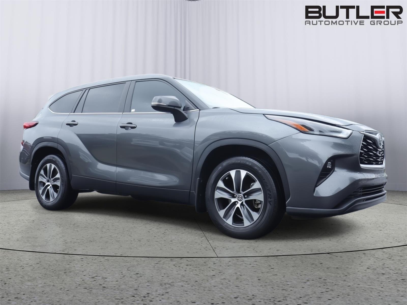 Used 2023 Magnetic Gray Metallic Toyota XLE image 8