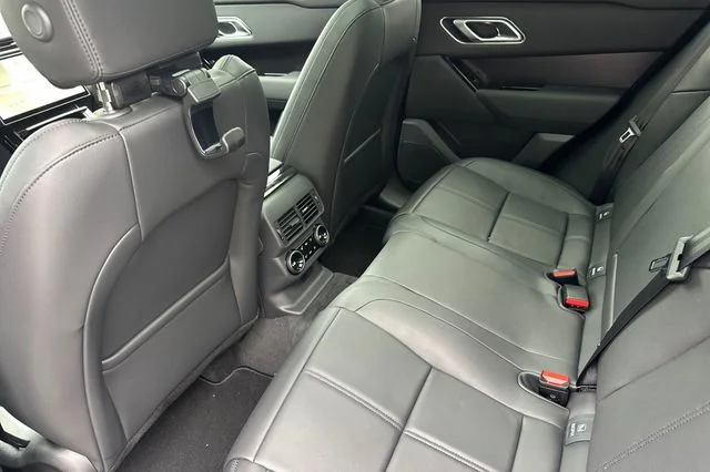 New 2026 Santorini Black Land Rover Dynamic SE image 11