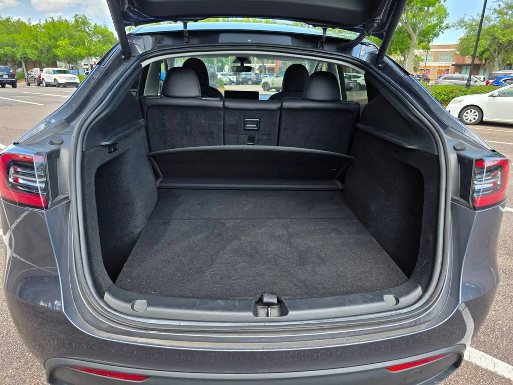 Used 2023  Tesla Long Range image 33