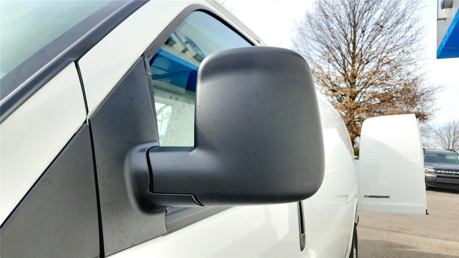 2025 Chevrolet Express Cargo Work Van - Photo 13