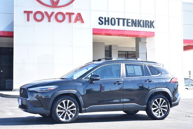 Used 2022 Black Toyota XLE image 1