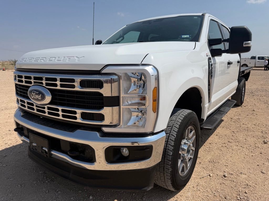 Used 2025 Oxford White Ford XLT image 3