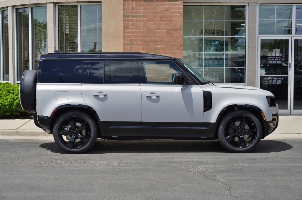 Used 2026 Gray Land Rover X-Dynamic SE image 7