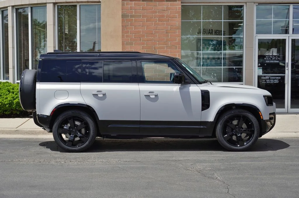 Used 2026 Gray Land Rover X-Dynamic SE image 7