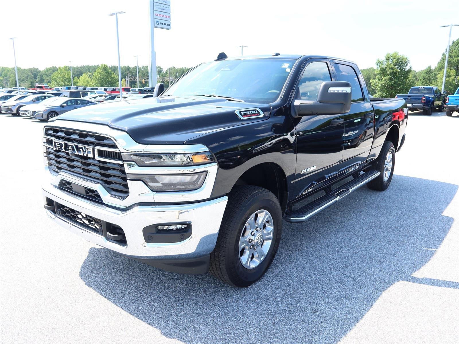 Certified Used 2025 DIAMOND BLACK CRY RAM BIG HORN image 9