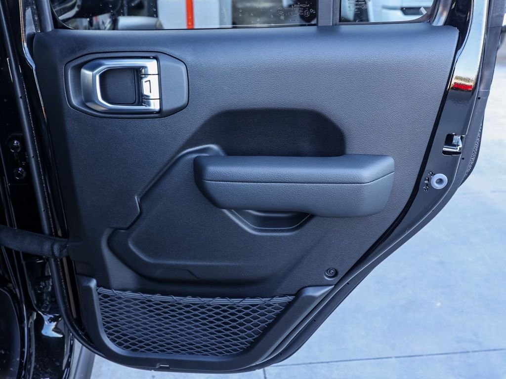 New 2026 Black Clear-Coat Exterior Paint Jeep Rubicon image 17