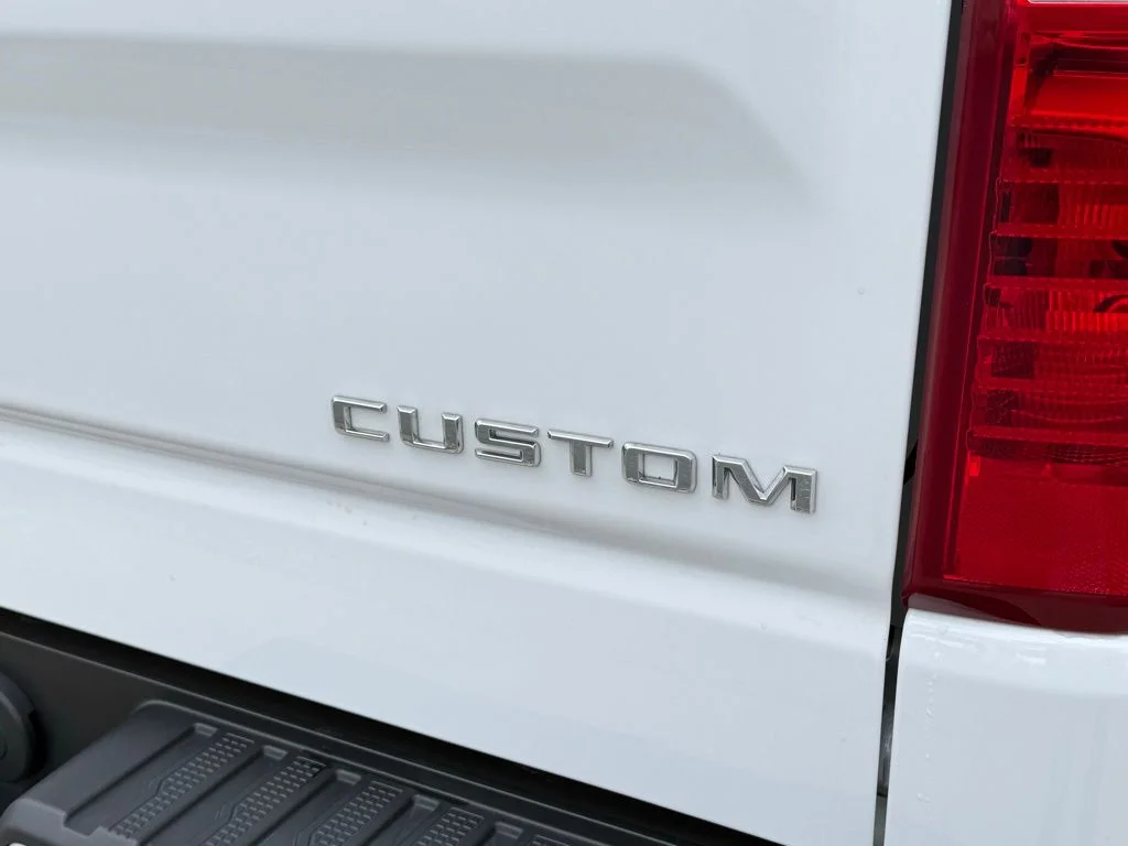 Used 2022  Chevrolet Custom image 10