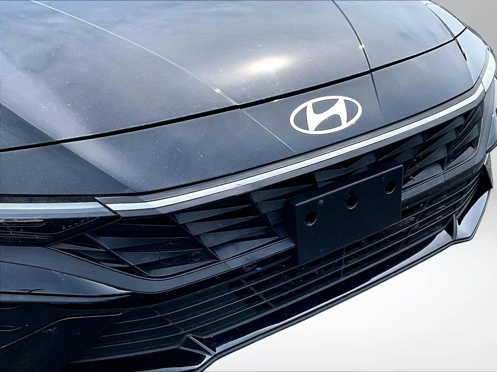 Used 2025 Black Hyundai SEL Sport image 24