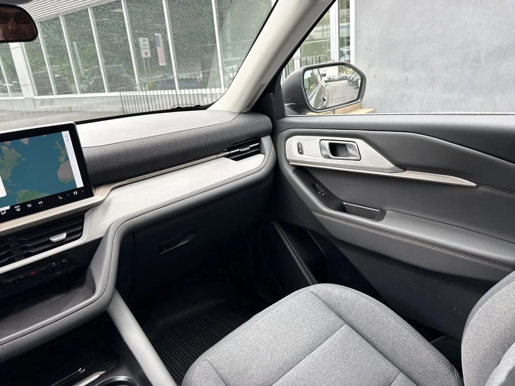 Used 2025 Carbonized Gray Metallic Ford Active image 15