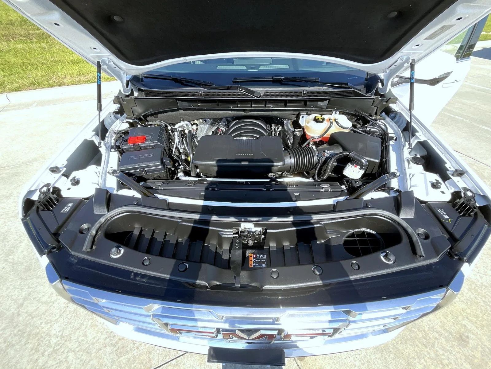 Used 2025 White GMC Denali image 26