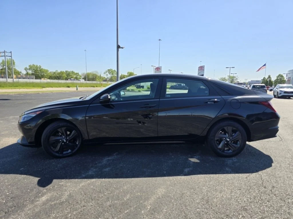 Used 2022 Black Hyundai SEL image 12