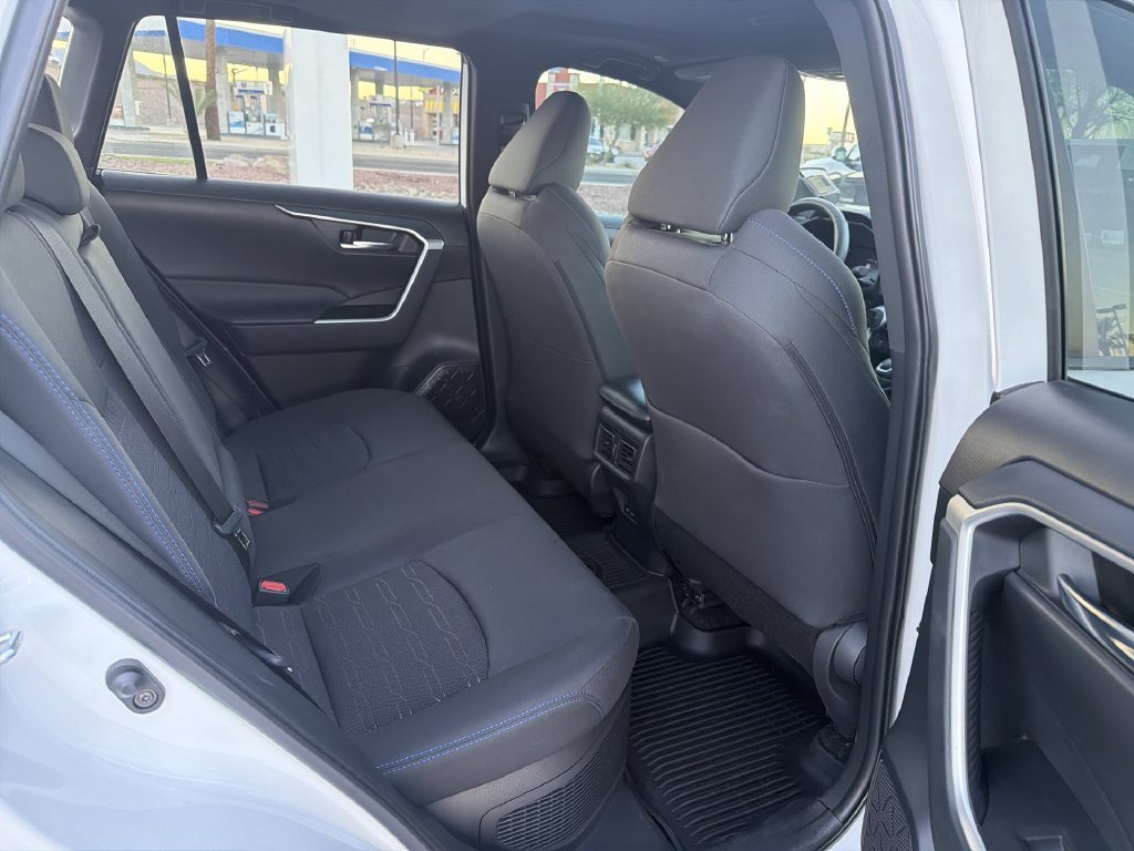 2024 Toyota RAV4 SE - Photo 30