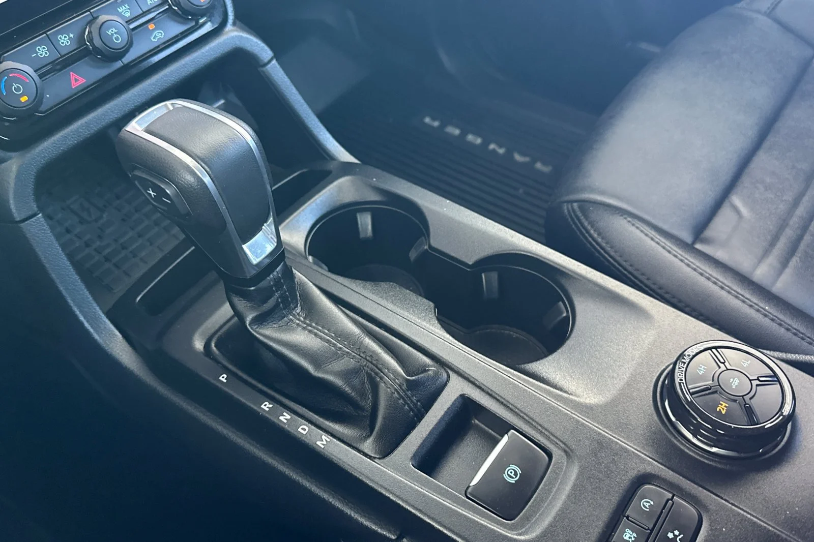 Used 2025 Blue Metallic Ford LARIAT image 21