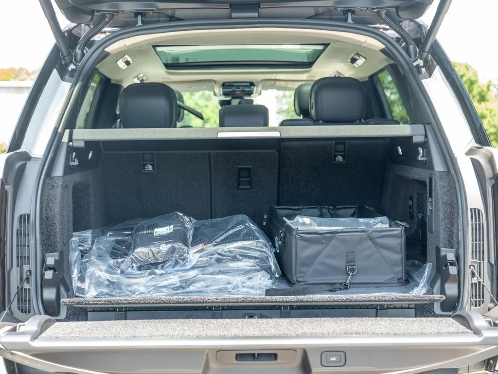 New 2026 Fuji White Land Rover SE image 25
