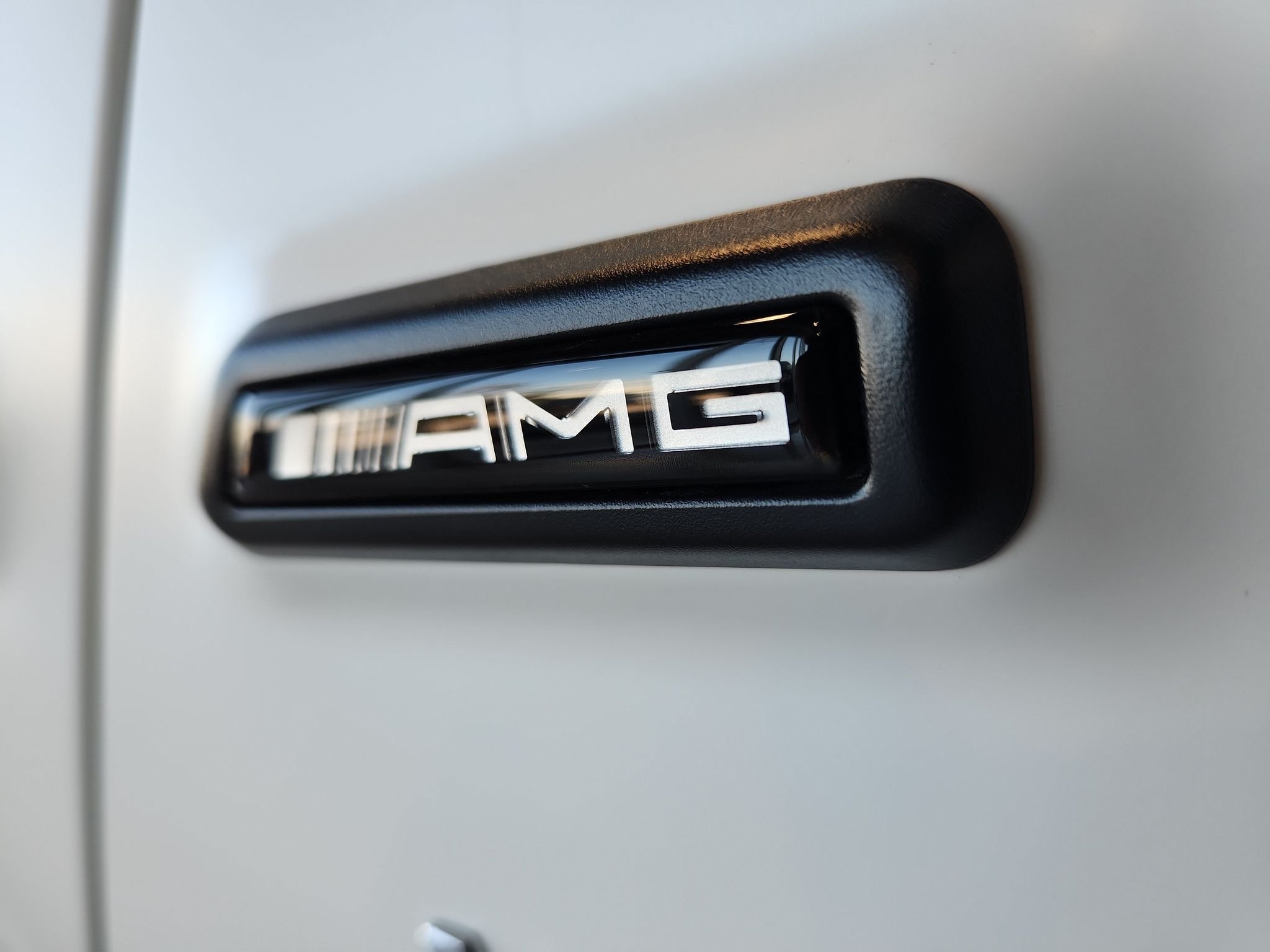 New 2027 MANUFAKTUR Moonlight White Magno Mercedes-Benz AMG® G 63 image 11