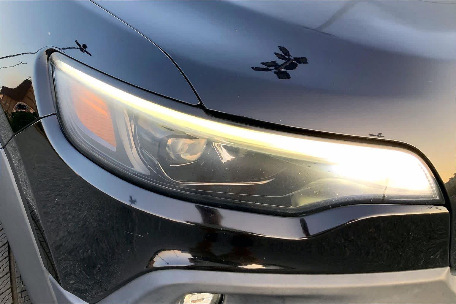 Used 2019 Diamond Black Crystal Pearlcoat Jeep Trailhawk image 25