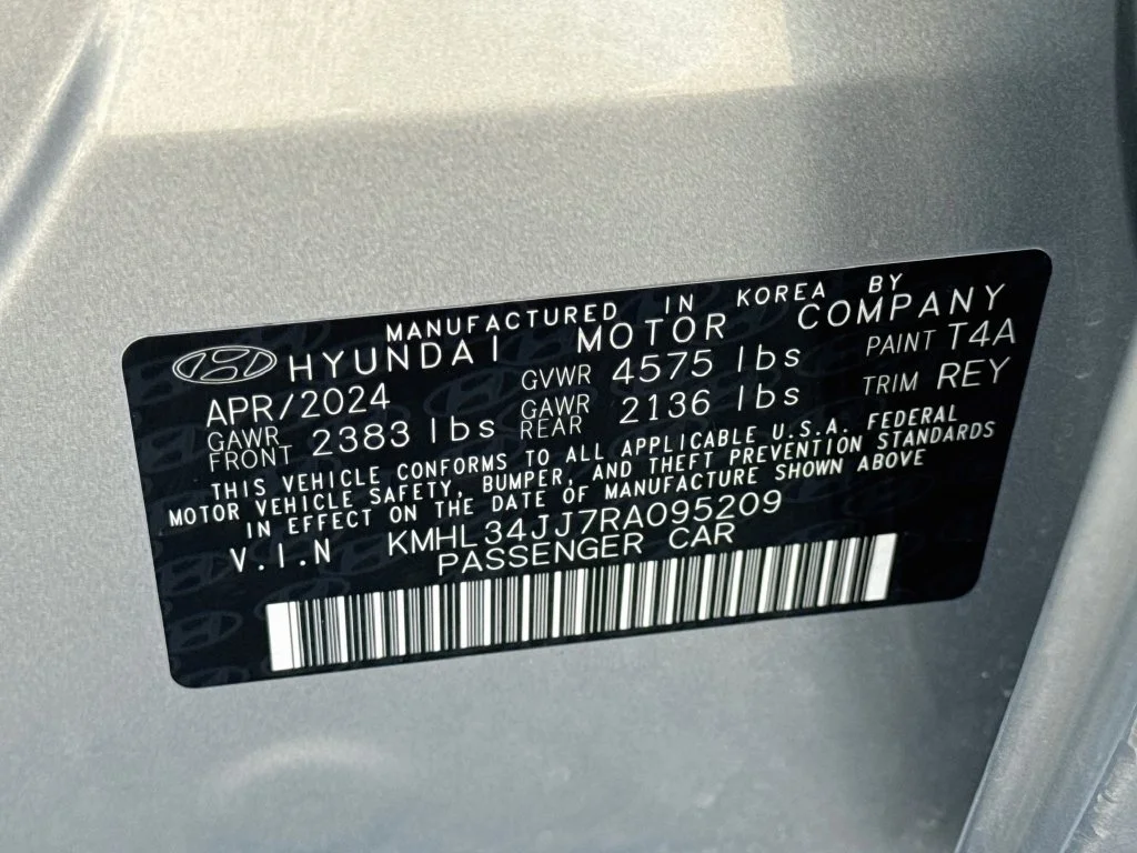 Used 2024 Silver Hyundai SEL image 39