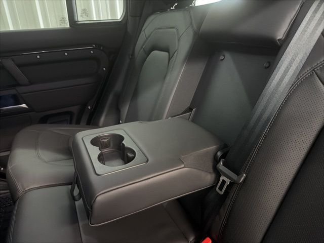 New 2026 Santorini Black Land Rover X-Dynamic SE image 15