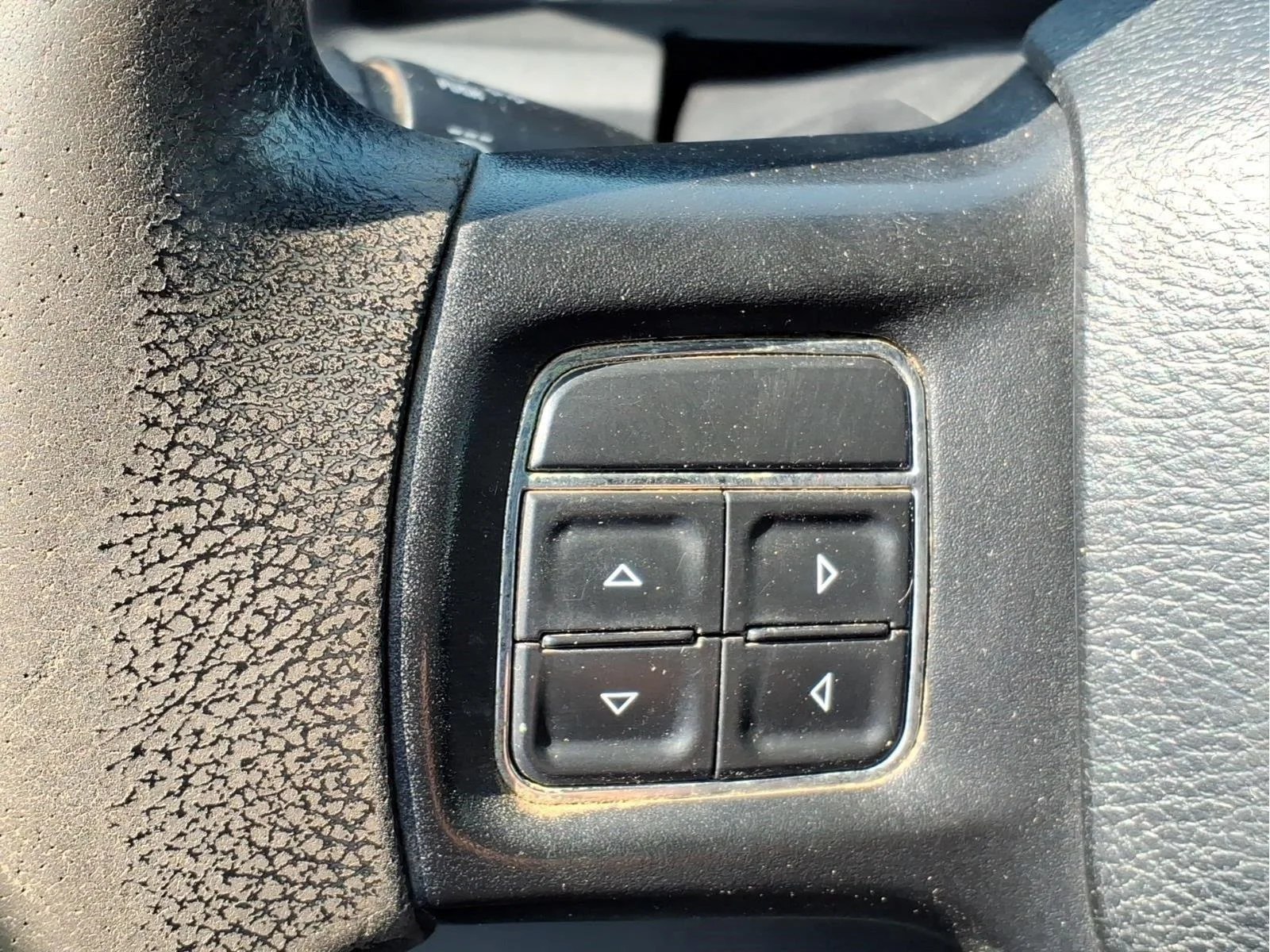 Used 2016 Bright White Clearcoat Ram SLT image 17