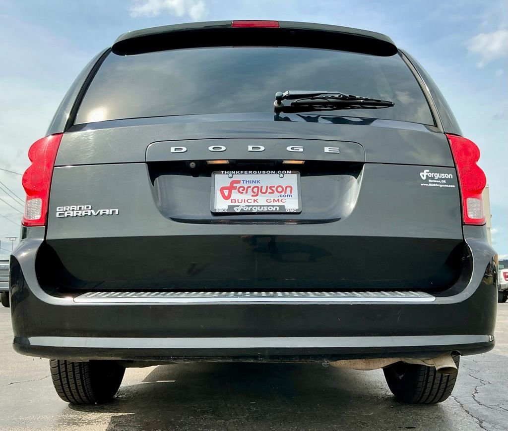 Used 2018 Black Dodge SE image 17