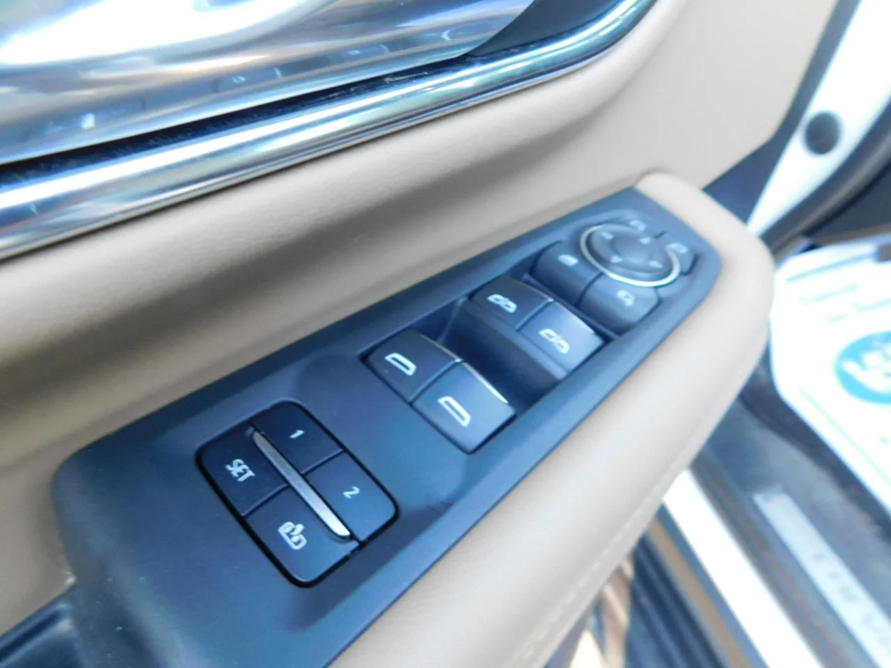 Used 2023 Iridescent Pearl Tricoat Chevrolet 2WD 4DR PREMIER image 32