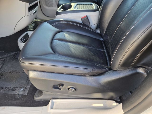 Used 2024 Silver Chrysler Touring L image 15