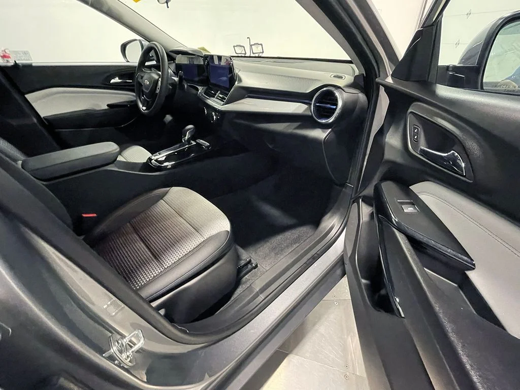 Used 2025 Gray Chevrolet LT image 23