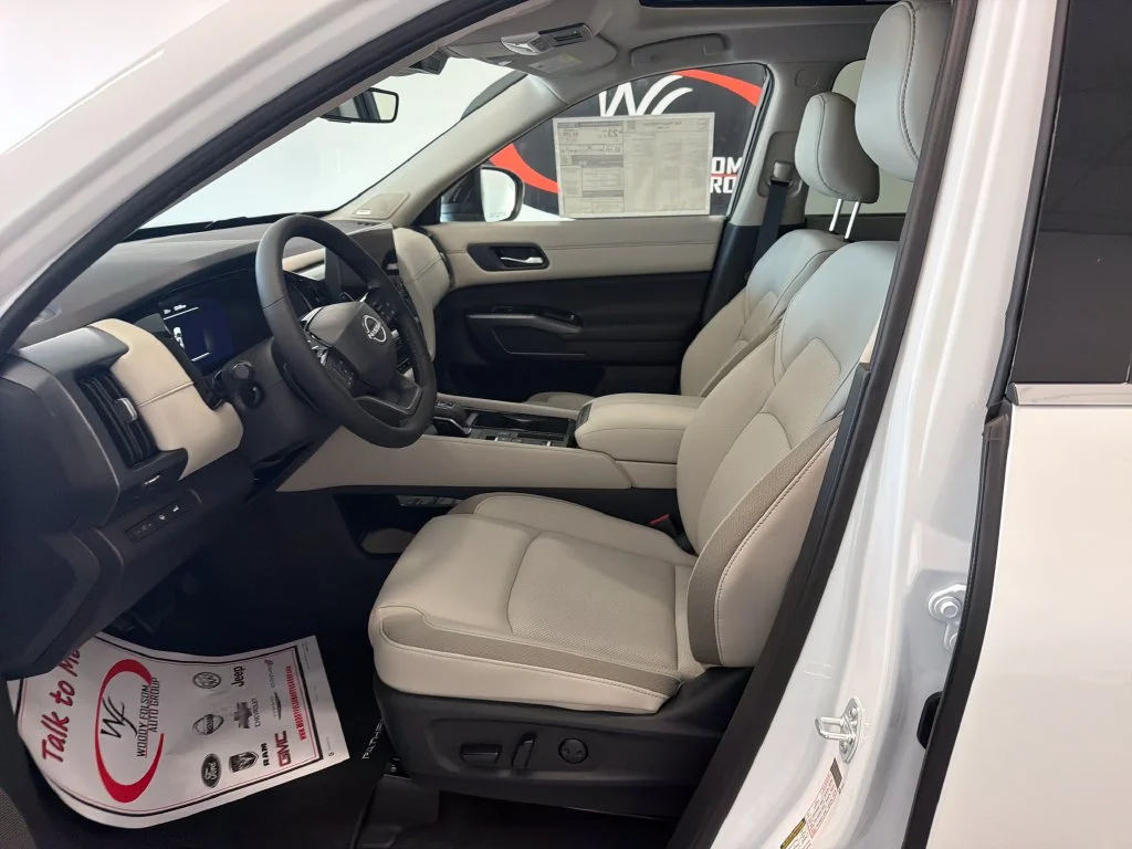 New 2026 Everest White Pearl TriCoat Nissan SL image 8