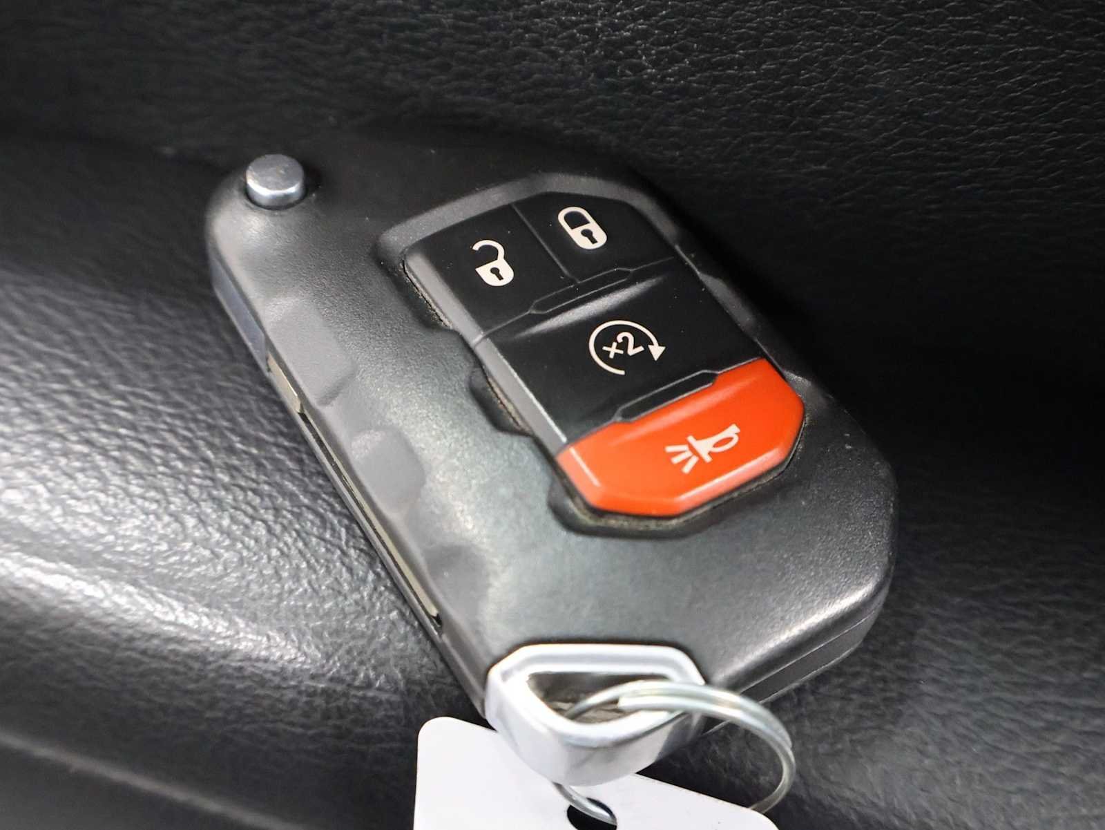 Used 2018 Granite Crystal Metallic Clearcoat Jeep Sport S image 37