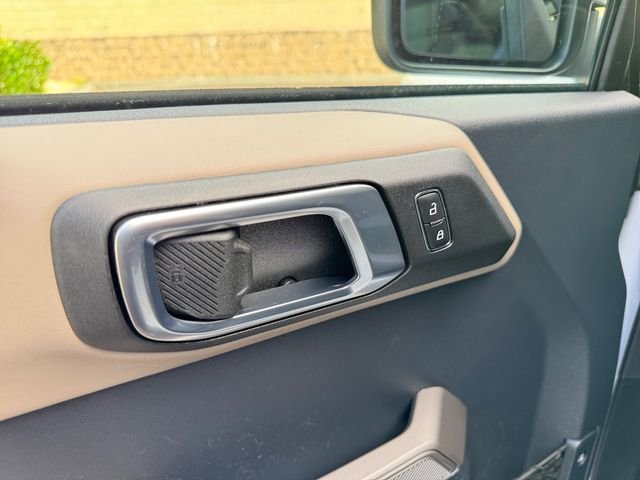 Used 2023 White Ford Wildtrak image 11