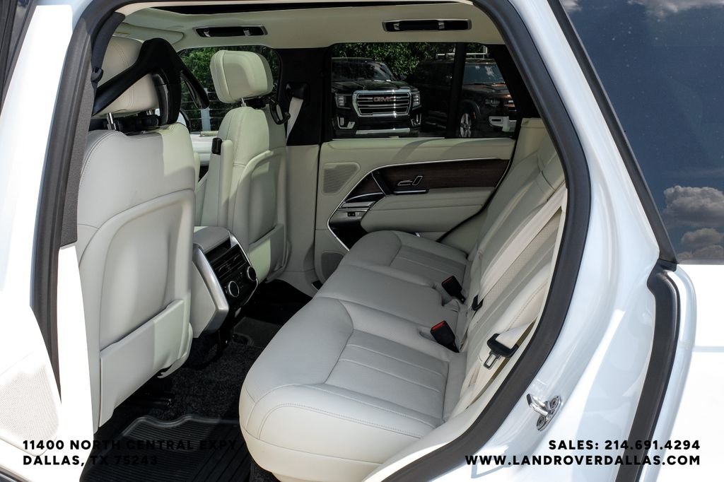 New 2027 Fuji White Land Rover SE image 40