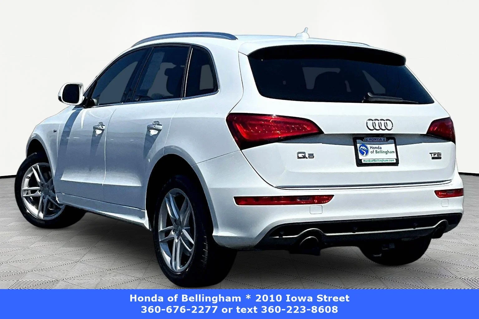 Used 2016 Glacier White Metallic Audi Premium Plus image 4