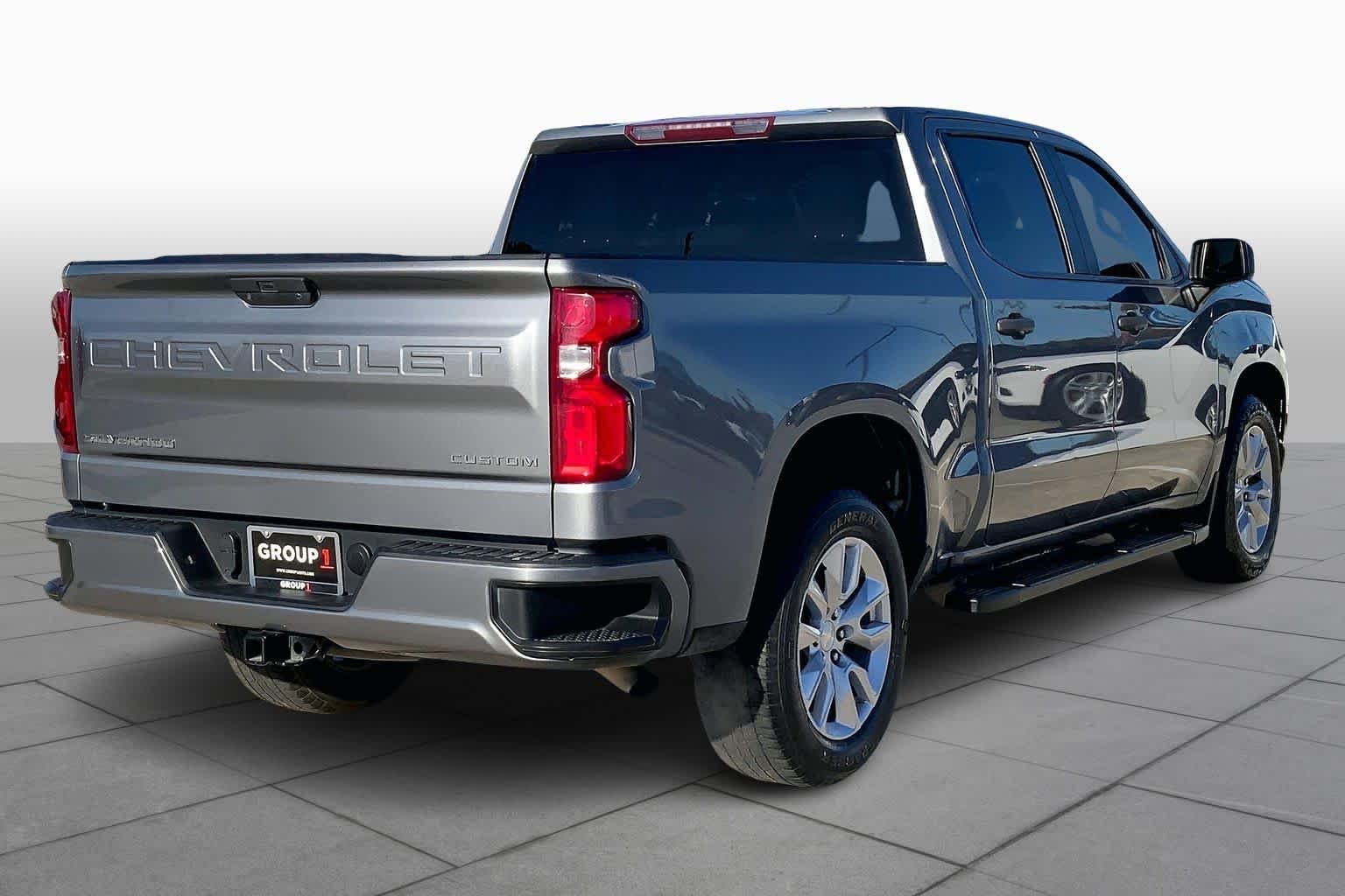 Used 2022 Satin Steel Metallic Chevrolet Custom image 12