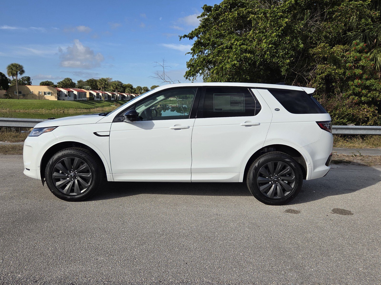 Used 2025 Fuji White Land Rover P250 S image 7