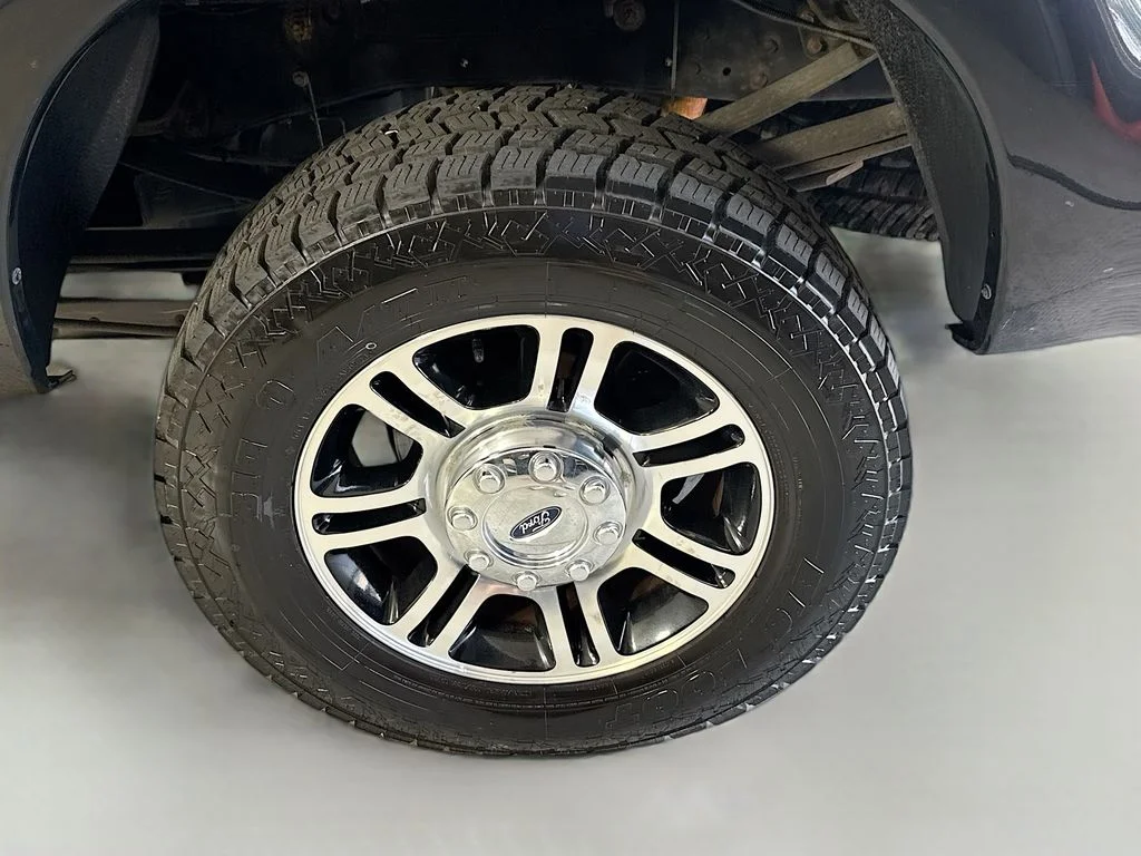 Used 2015 Tuxedo Black Metallic Ford Platinum image 32