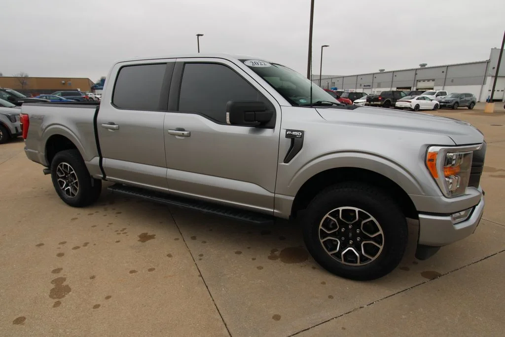 Used 2022  Ford XLT image 3
