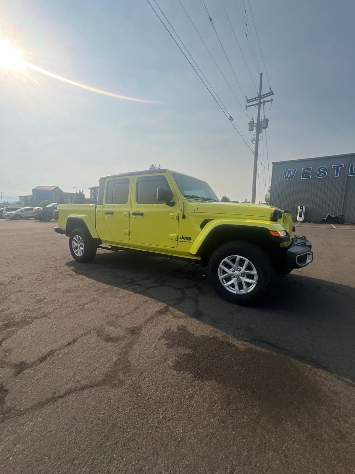 Used 2023 High Velocity Clearcoat Jeep Sport S image 6