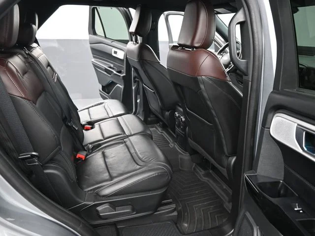 Used 2023 Silver Ford Platinum image 16