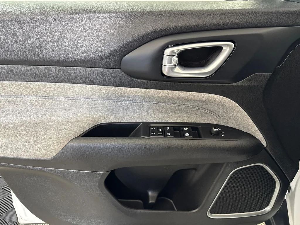 Used 2023 White Jeep Sport image 18