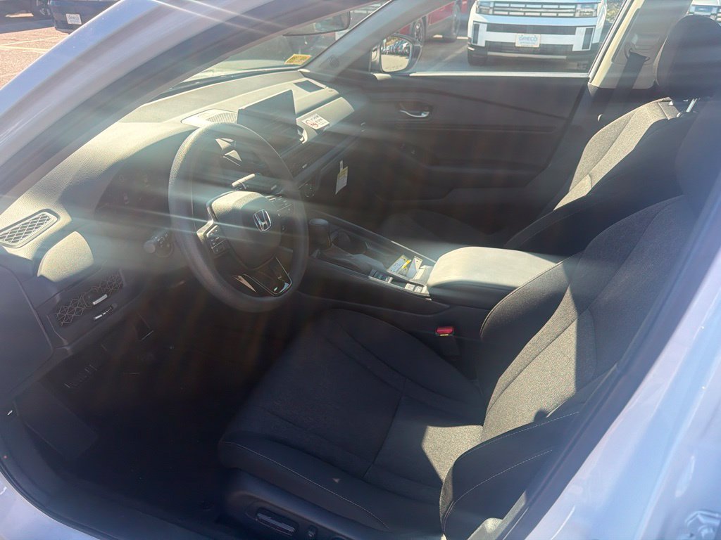 Used 2026 Platinum White Pearl Honda SE image 6
