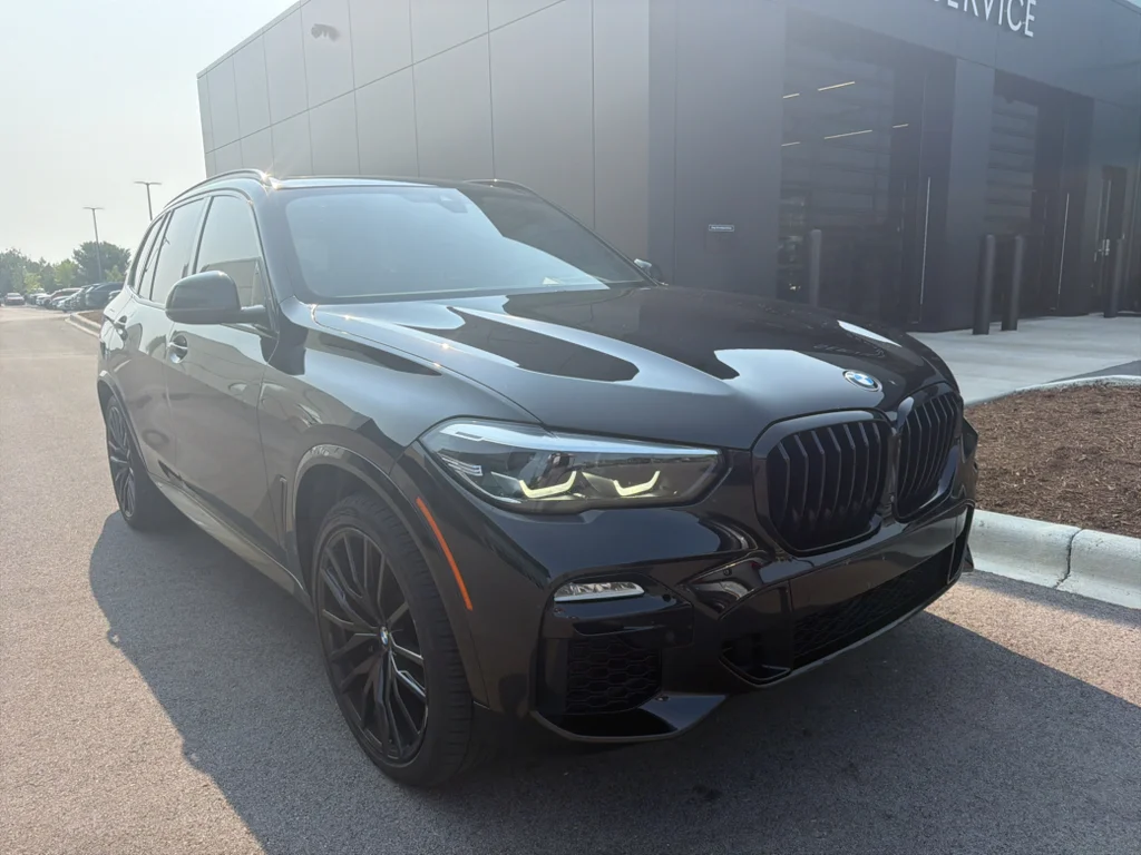 Used 2021 Black Sapphire Metallic BMW xDrive40i image 1