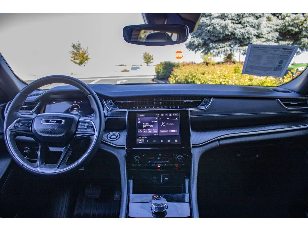 Used 2023 Baltic Gray Metallic Clearcoat Jeep Altitude image 25
