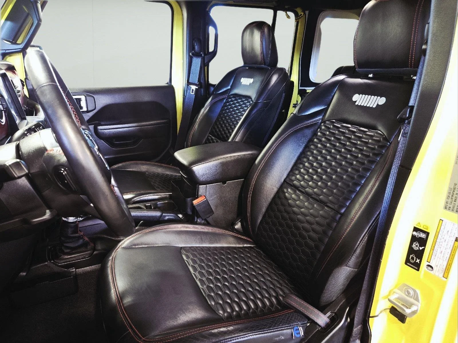 Used 2023 High Velocity Clearcoat Jeep Rubicon image 13