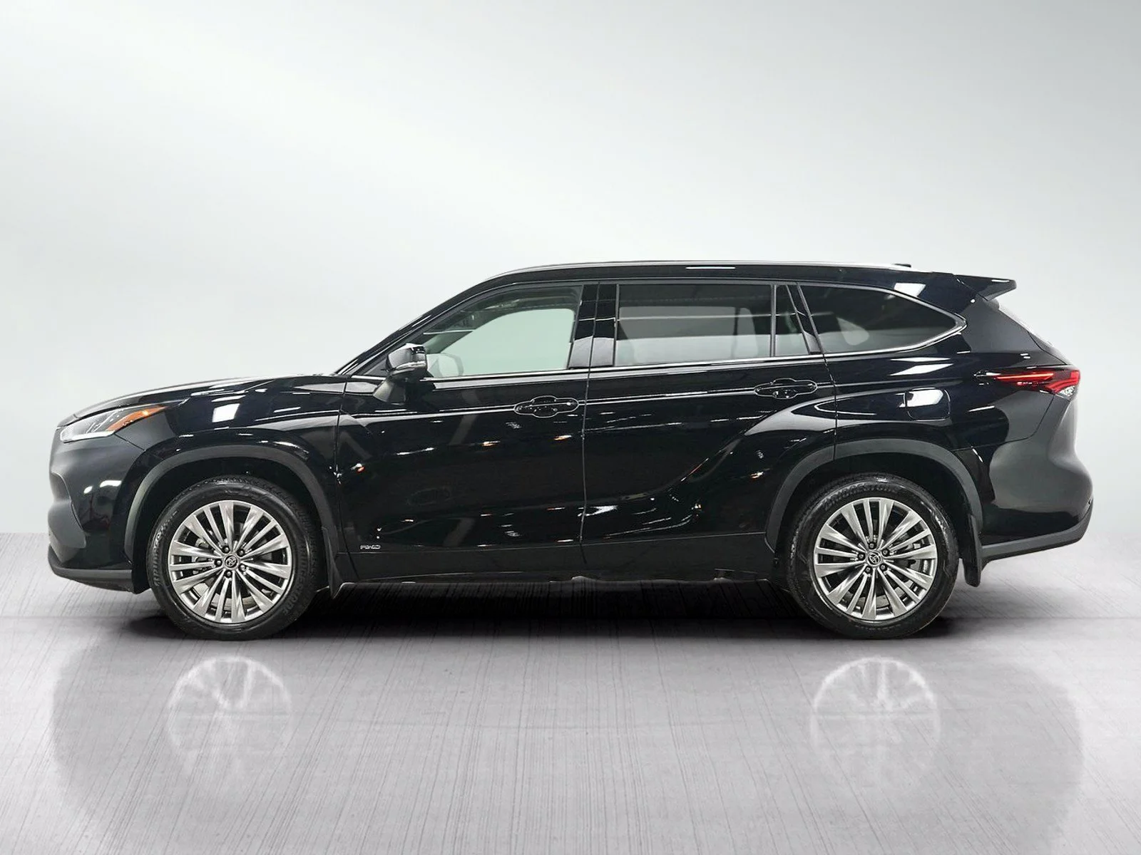 Used 2026  Toyota Hybrid Platinum image 2