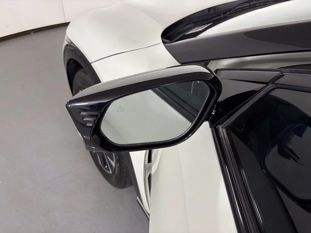 Used 2023 White Kia Wind image 13