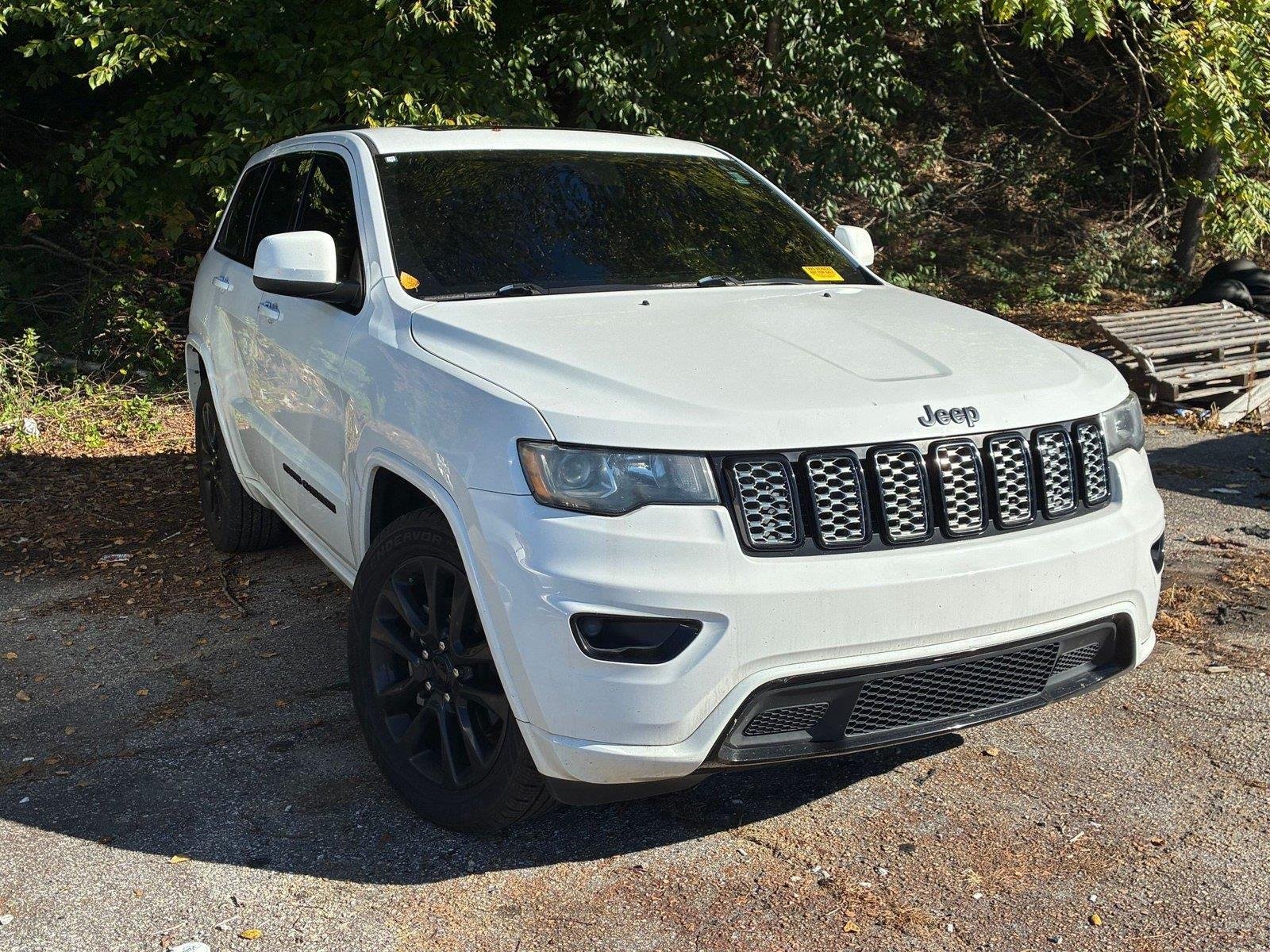 Used 2018 Bright White Clearcoat Jeep Altitude image 3
