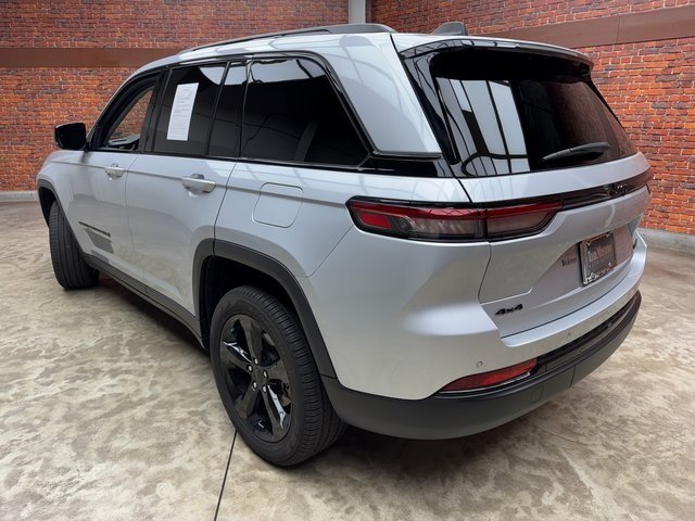 2023 Jeep Grand Cherokee Limited photo 3