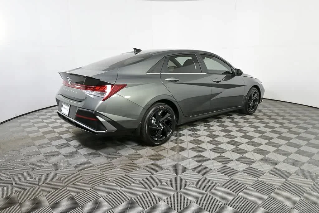 New 2026 Amazon Gray Hyundai SEL Sport Premium image 6