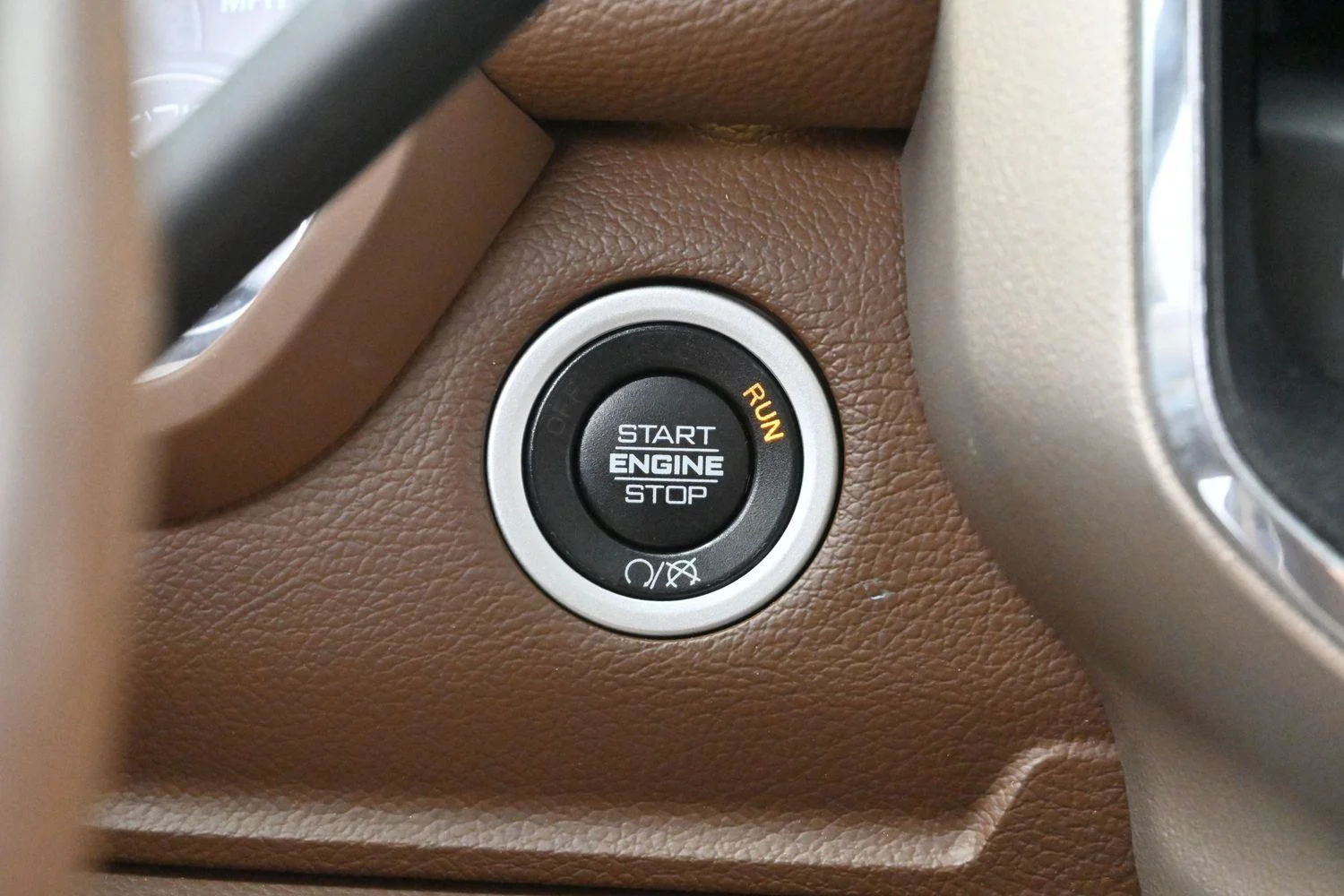 Used 2019 Black Forest Green Pearlcoat Ram Laramie image 26